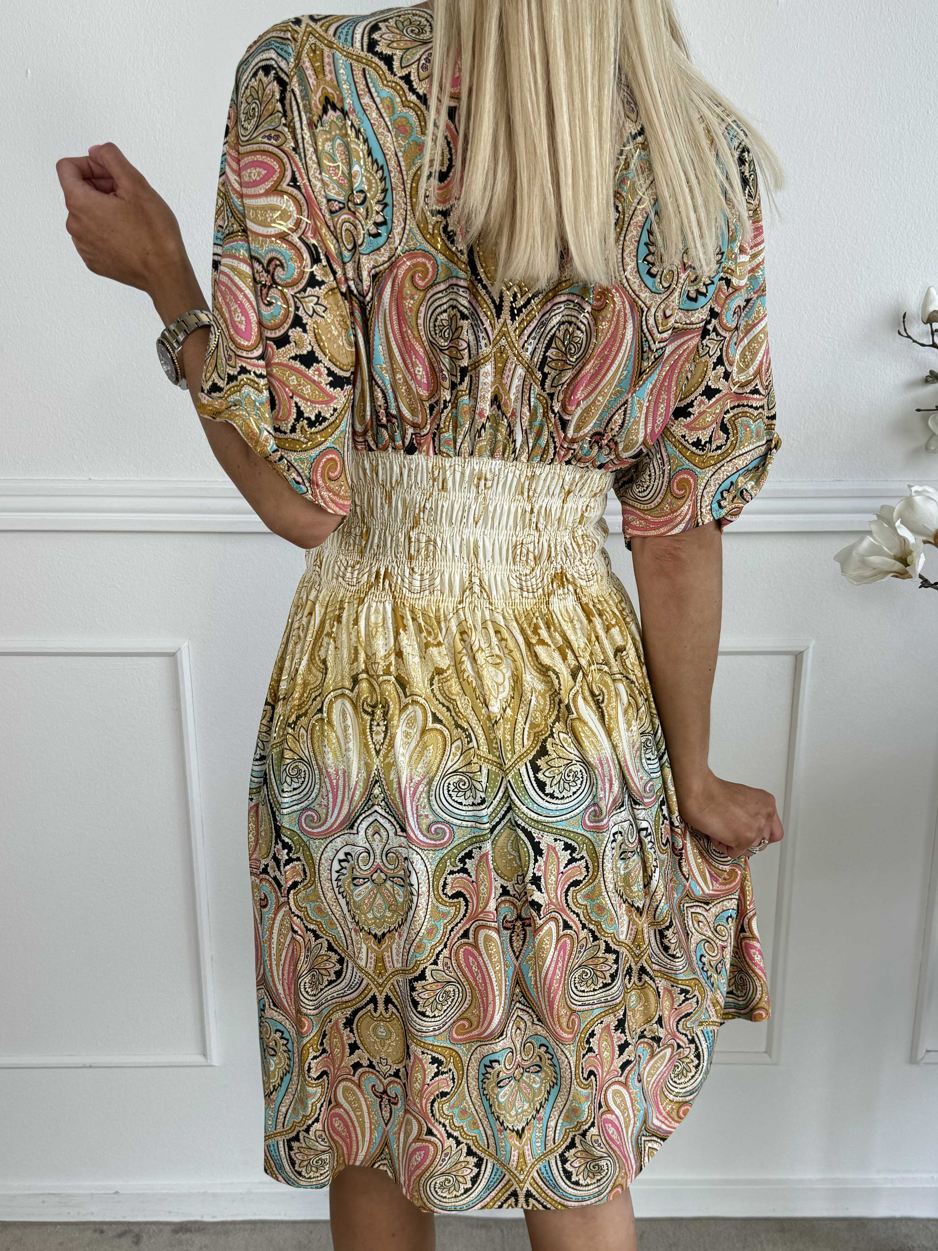 Pams Paisley short S/S - Mønstret elastisk kjole med smock